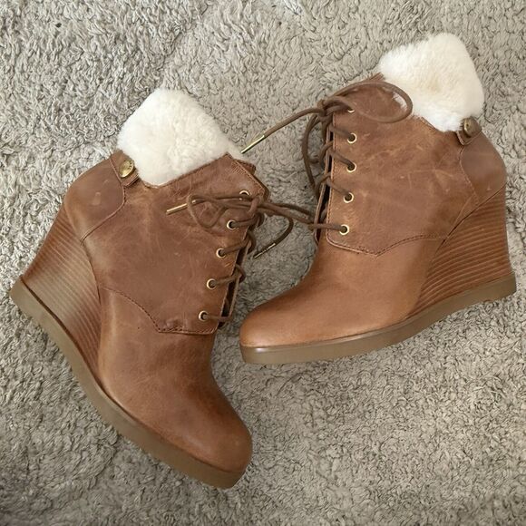 MICHAEL KORS Brown Leather Carrigan Wedge Lace-Up Fur Trim Booties Boots‎ 7M - Picture 1 of 15